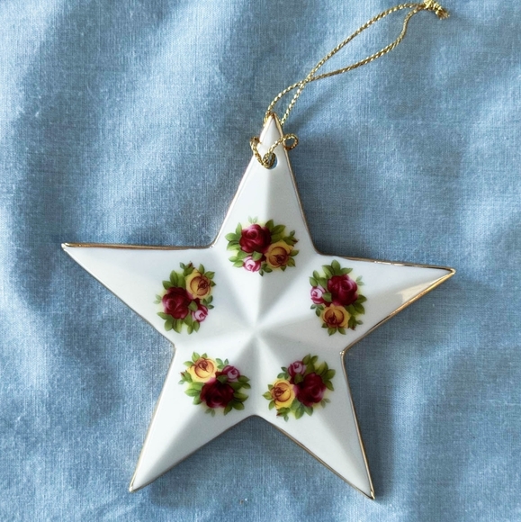 Beautiful Royal Albert Old Country Roses Christmas Ornament.Star-shaped. Vintage - Picture 1 of 3